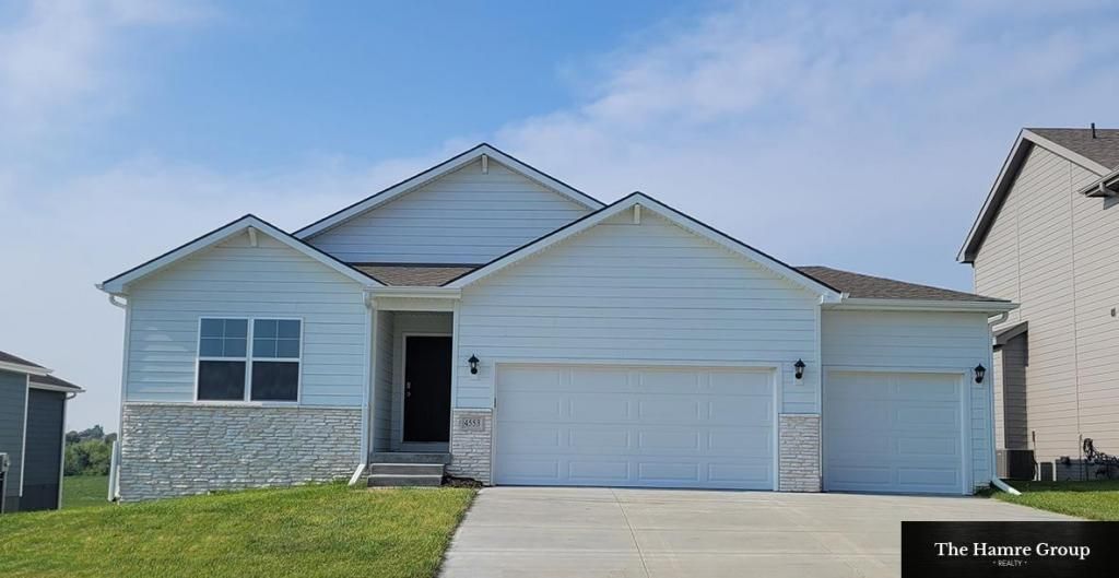 4553 Lawnwood Drive, Bellevue, NE 68133