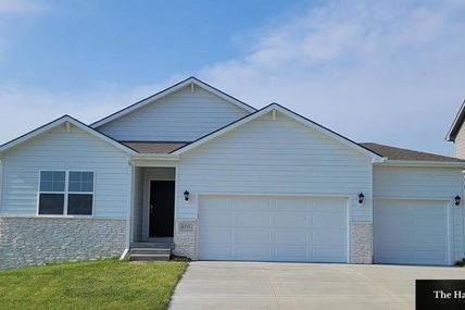 4553 Lawnwood Drive, Bellevue, NE 68133