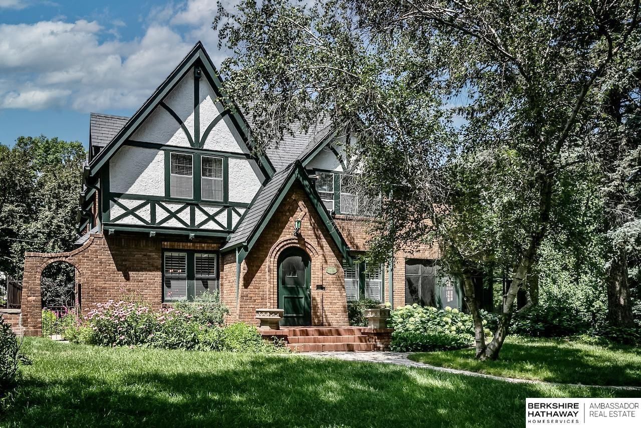 1844 N 52 Street, Omaha, NE 68104