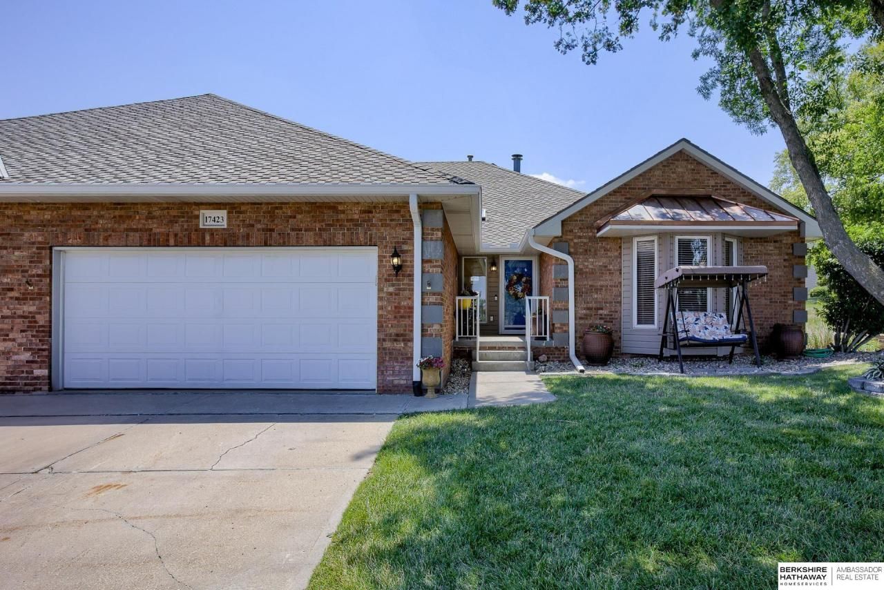 17423 Riviera Drive, Omaha, NE 68136