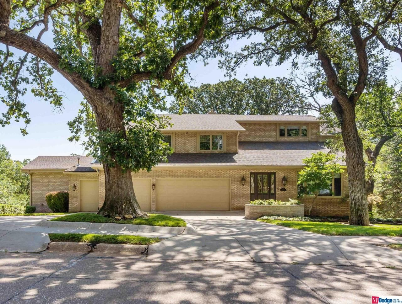 215 Bellevue Boulevard S, Bellevue, NE 68005