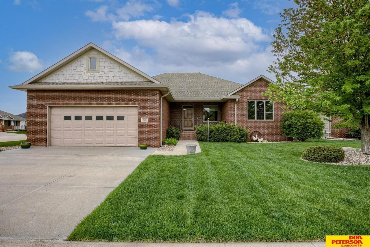 3241 Applewood Drive, Fremont, NE 68025