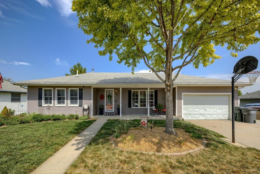 101 HIGH Circle, UNDERWOOD, IA 51576