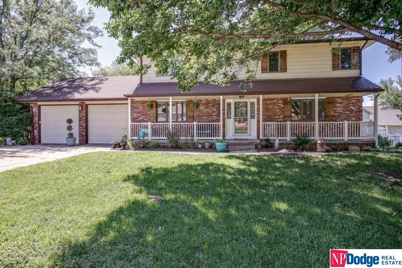 410 Brentwood Drive, Gretna, NE 68028