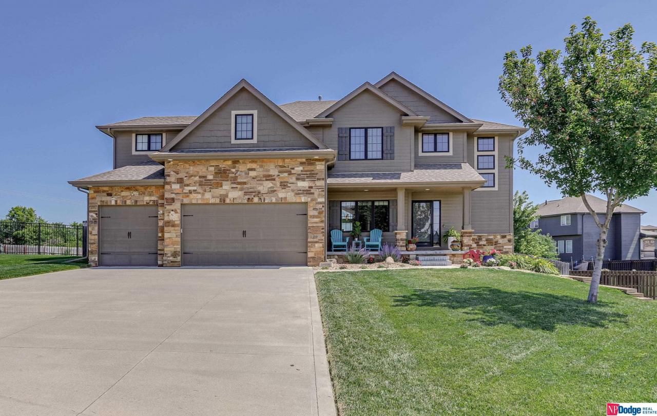 20910 Poppleton Circle, Omaha, NE 68022