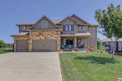 20910 Poppleton Circle, Omaha, NE 68022