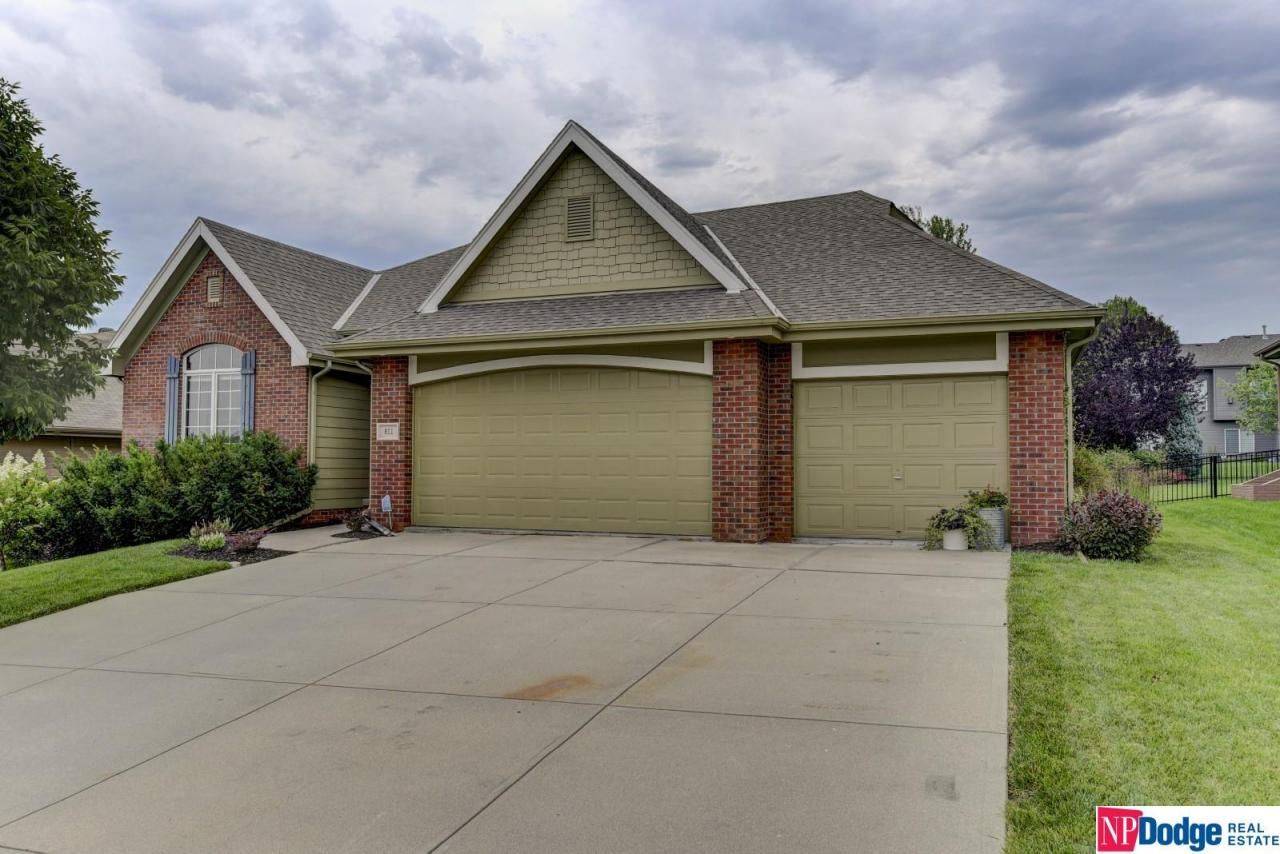 811 S 189 Street, Elkhorn, NE 68022