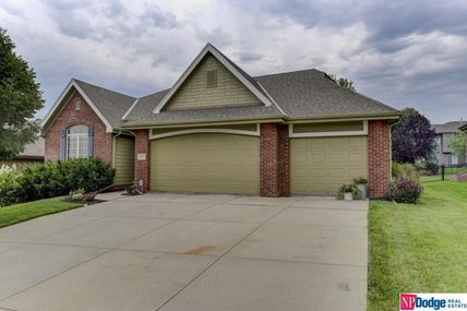 811 S 189 Street, Elkhorn, NE 68022