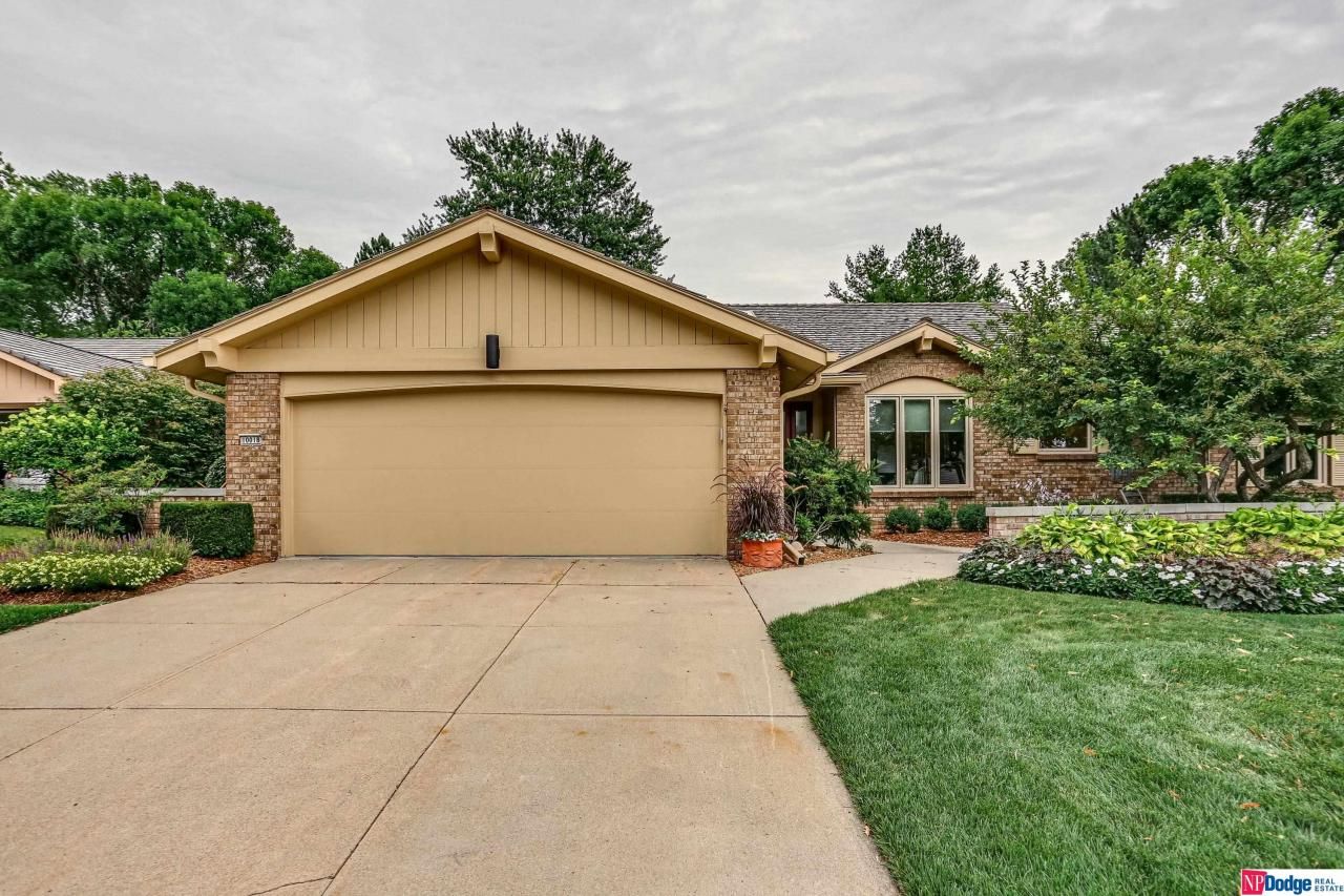 10018 Fieldcrest Drive, Omaha, NE 68114