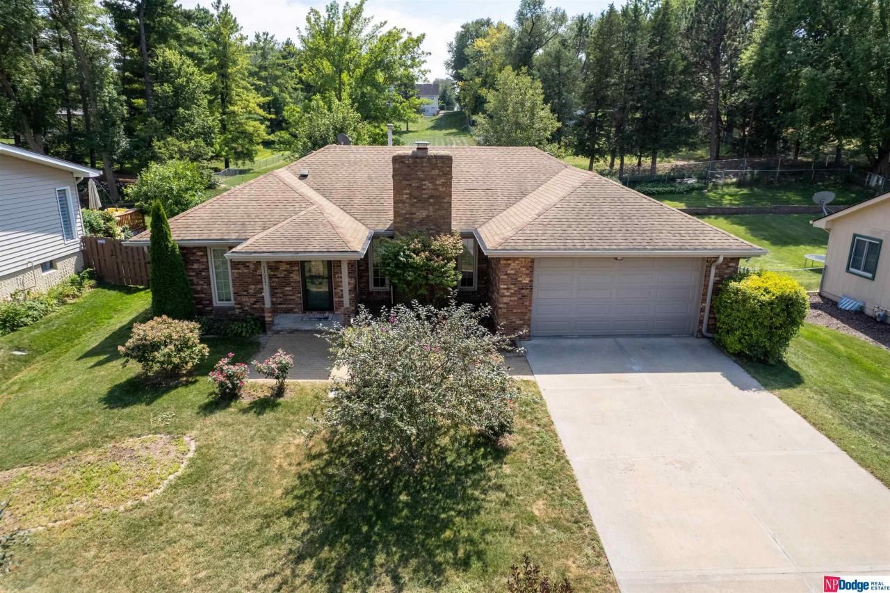 11217 Sahler Street, Omaha, NE 68164