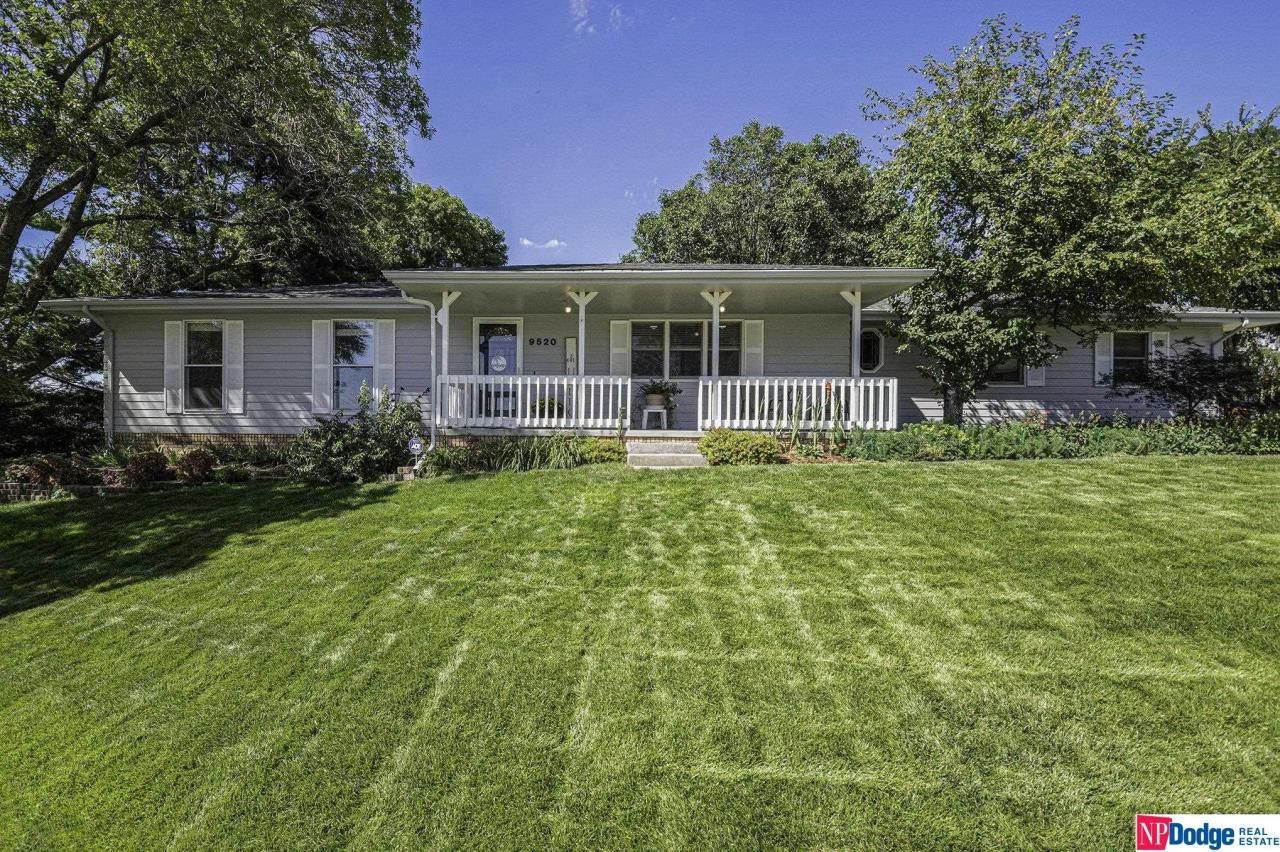 9520 Burdette Circle, Omaha, NE 68134