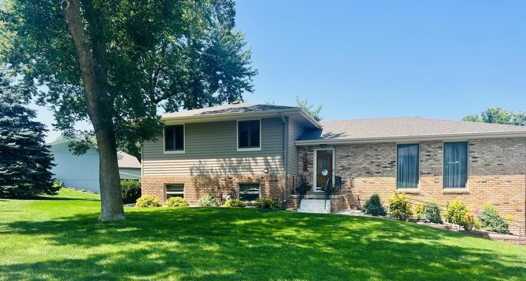 15442 PHEASANT Drive, COUNCIL BLUFFS, IA 51503