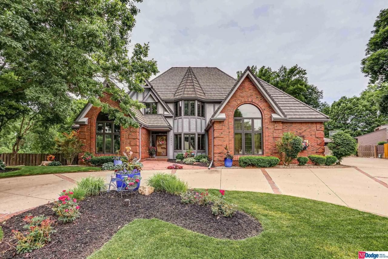 16577 Nina Circle, Omaha, NE 68130