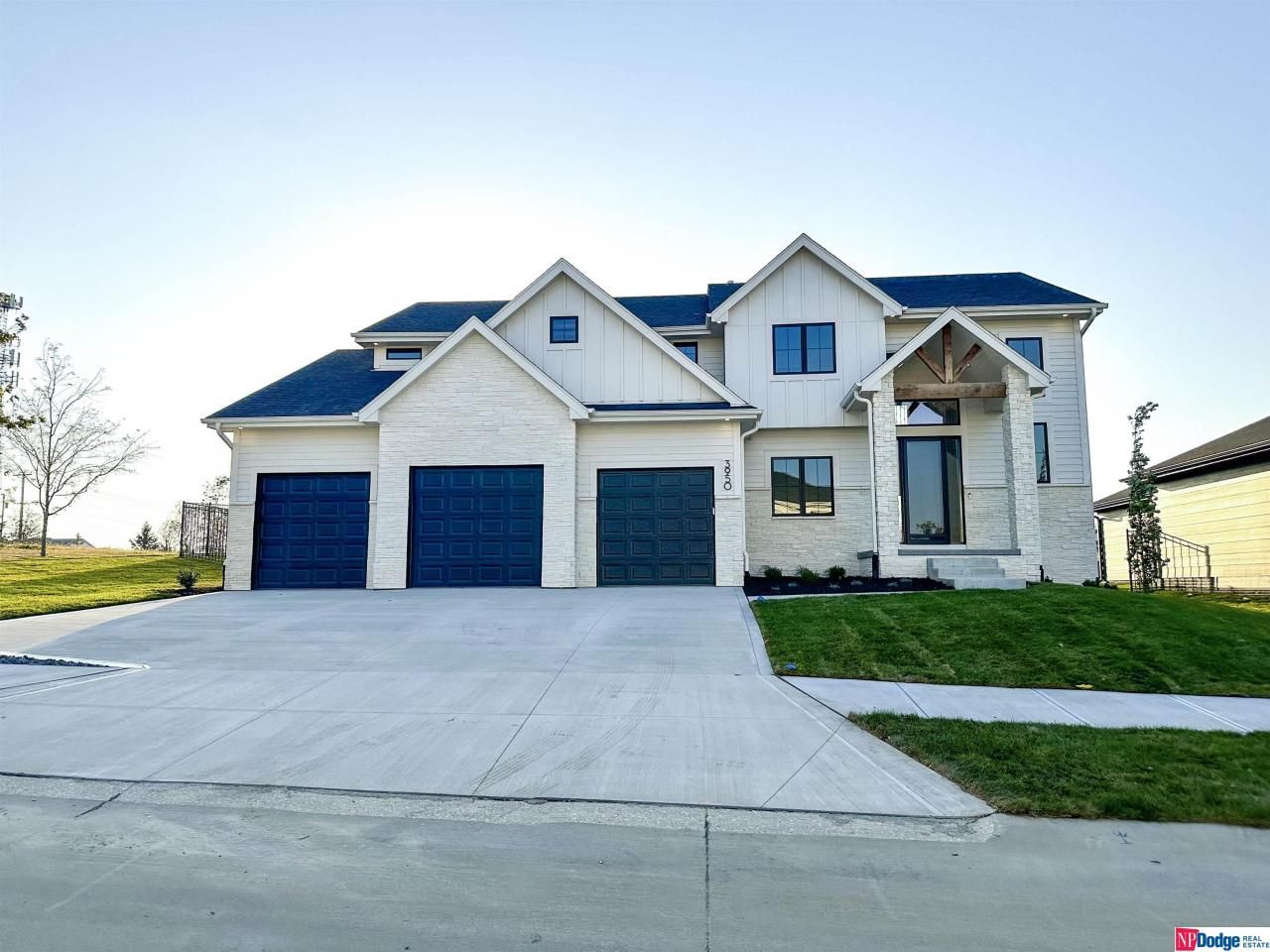 3950 S 211 Street, Elkhorn, NE 68022