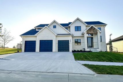 3950 S 211 Street, Elkhorn, NE 68022