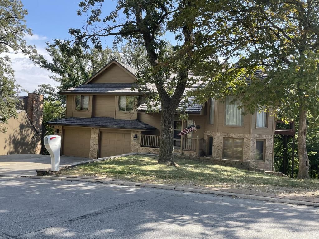 825 TIMBERCREST Drive, COUNCIL BLUFFS, IA 51503