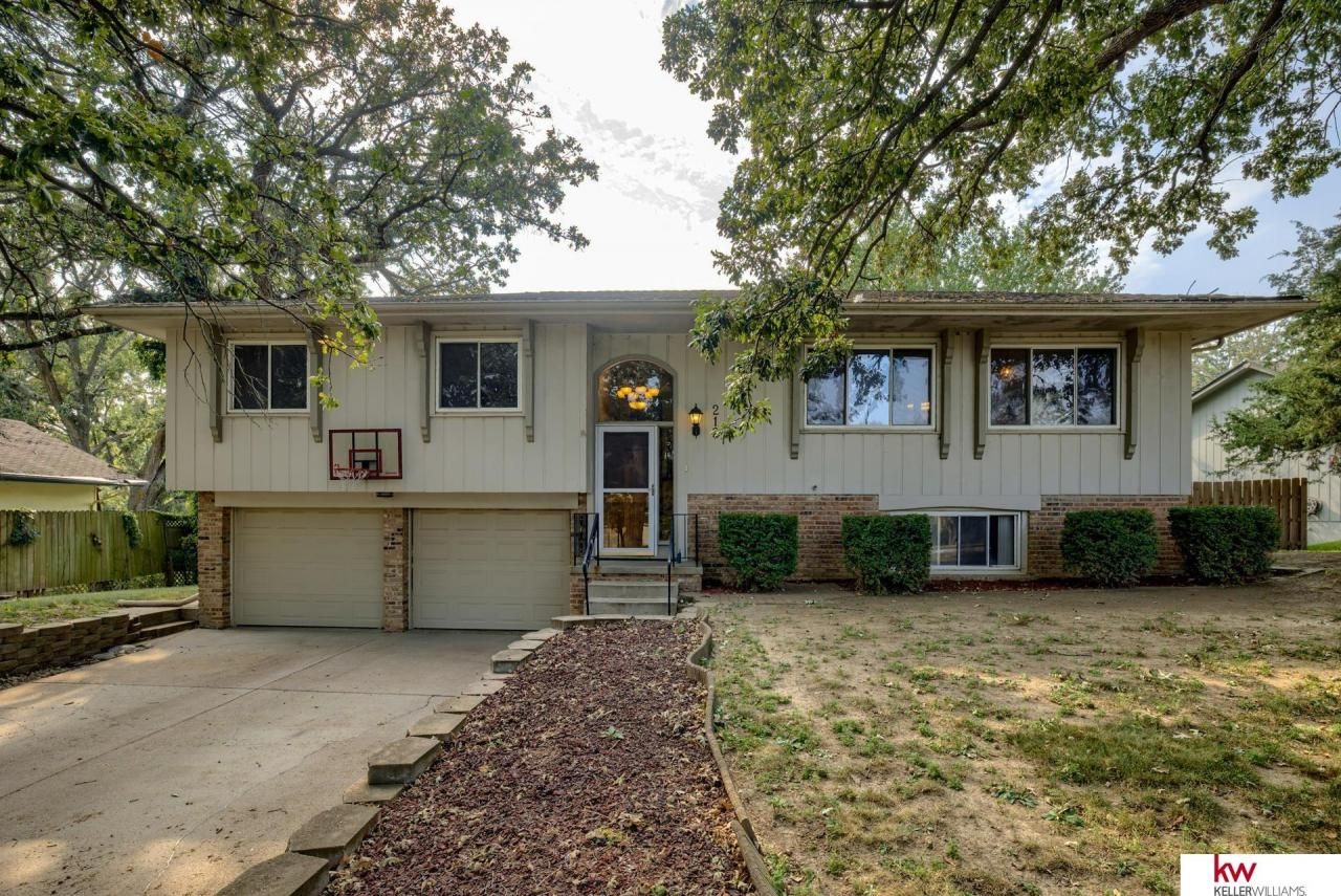 212 Bellevue Boulevard S, Bellevue, NE 68005