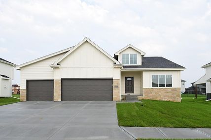 5410 N 207 Street, Elkhorn, NE 68022