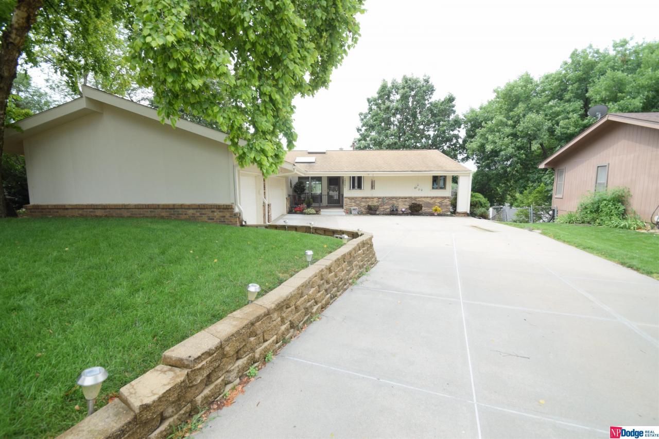 15461 Dewey Circle, Omaha, NE 68154