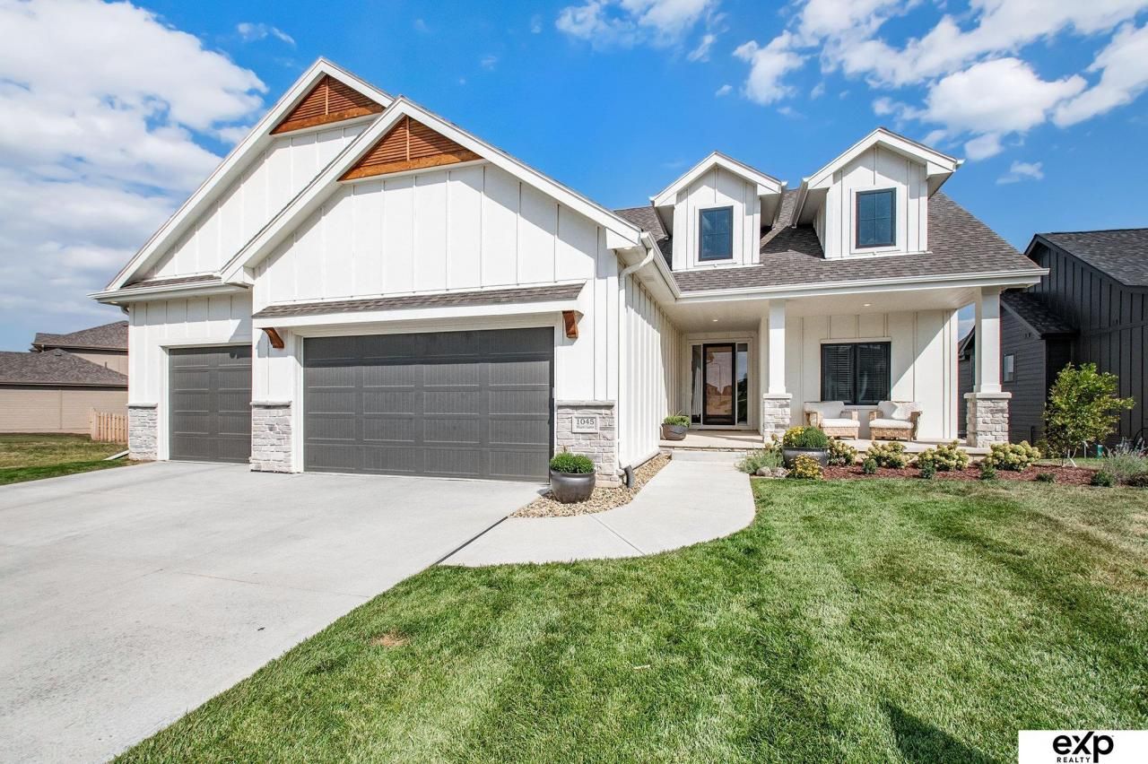 1045 Hazel Lane, Springfield, NE 68059