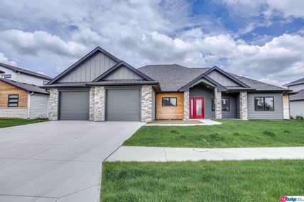 28456 Laurel Circle, Valley, NE 68064