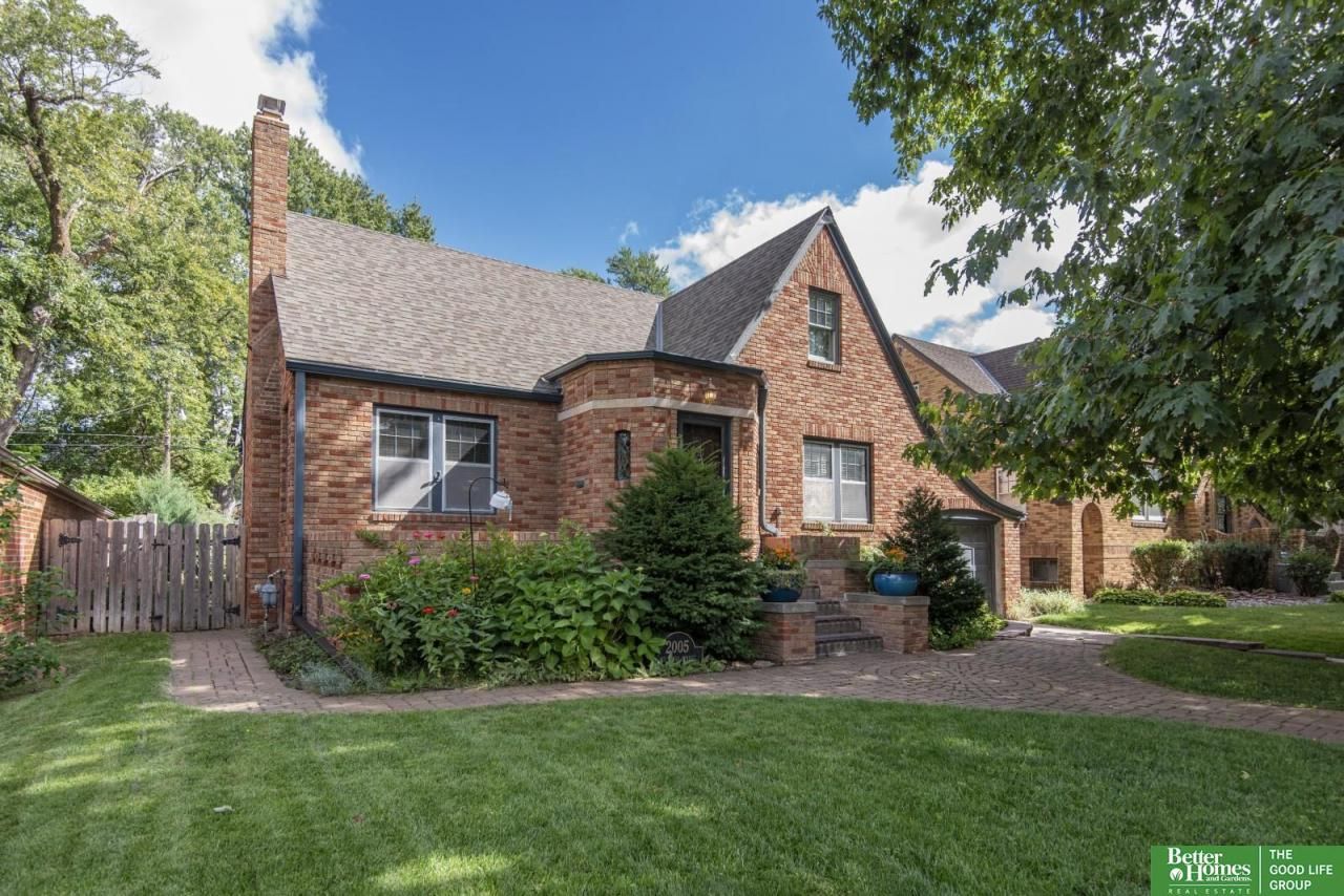 2005 N 54 Street, Omaha, NE 68104