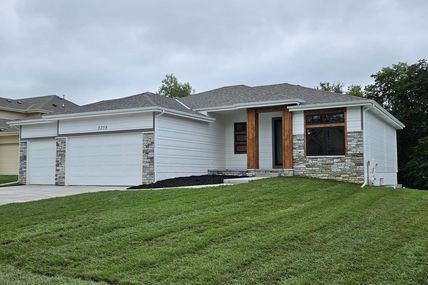 5258 Waterford Avenue Circle, Papillion, NE 68133