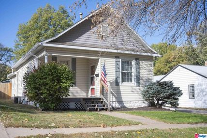834 S Jackson Street, Papillion, NE 68046
