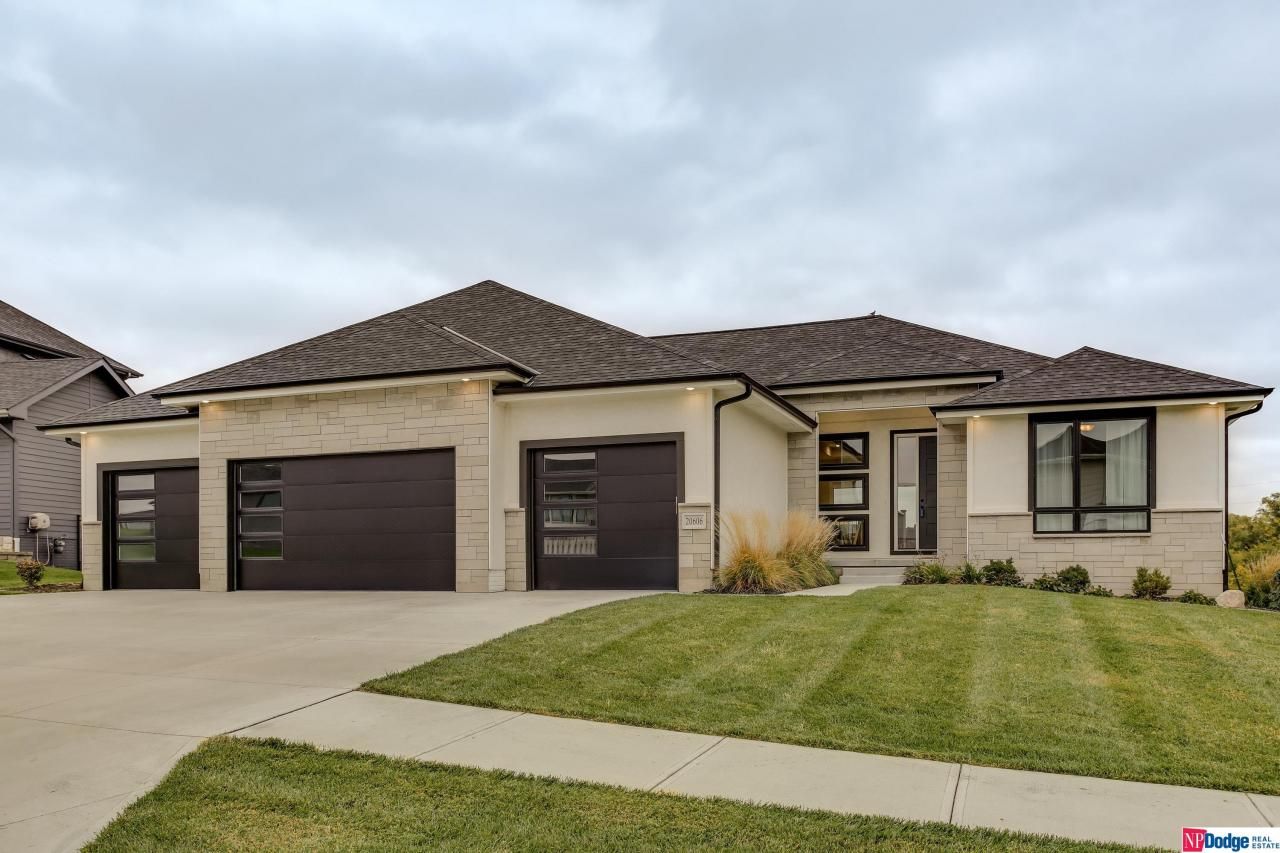 20606 Ellison Avenue, Elkhorn, NE 68022
