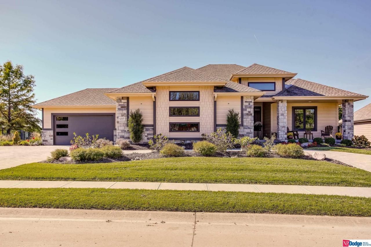 12449 Read Street, Omaha, NE 68142