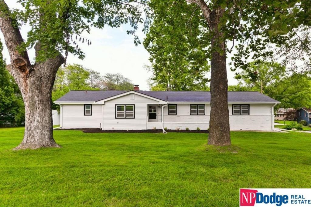 3333 S 104 Avenue, Omaha, NE 68124