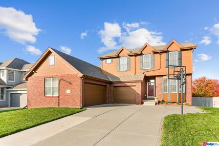 9514 S 26 Avenue, Bellevue, NE 68147