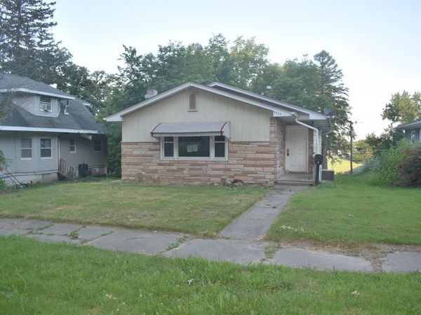3704 12TH Street, Rock Island, IL 61201