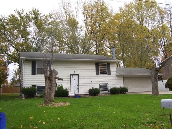 1512 N 2nd Avenue, Washington, IA 52353