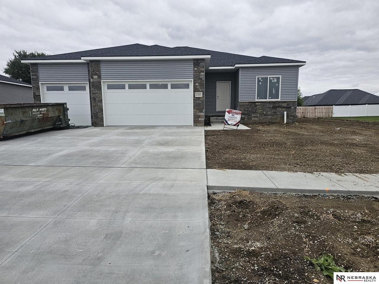 1302 Birchwood Drive, Hickman, NE 68372