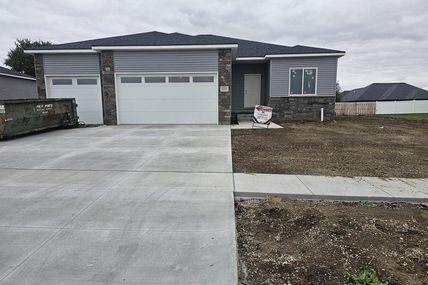 1302 Birchwood Drive, Hickman, NE 68372