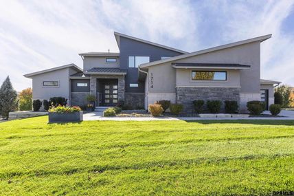 1714 S 219 Avenue, Elkhorn, NE 68022
