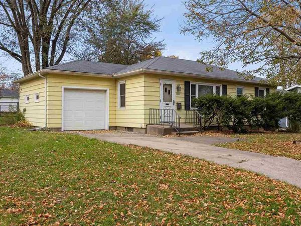 1227 Pine St, Iowa City, IA 52240