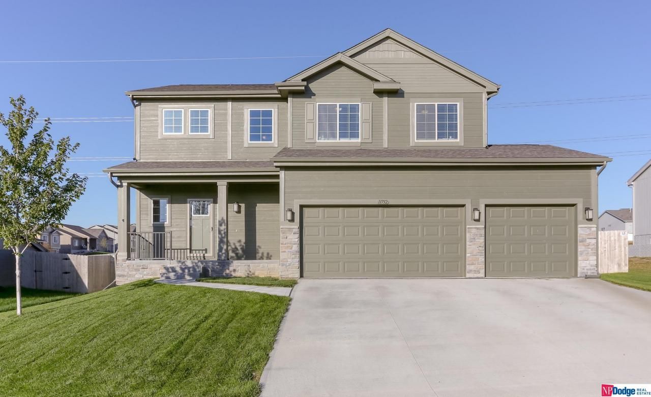 11752 S 112th Street, Papillion, NE 68046