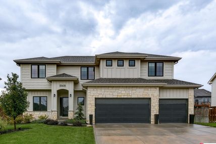 18418 Boyd Street, Omaha, NE 68022