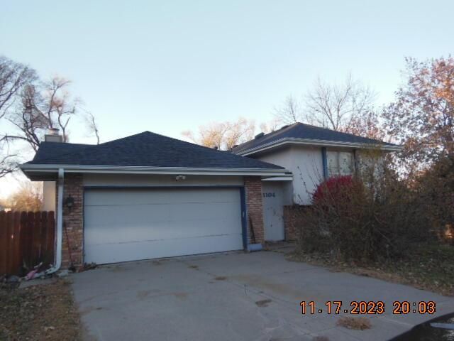 1104 HORSESHOE Circle, PAPILLION, NE 68046