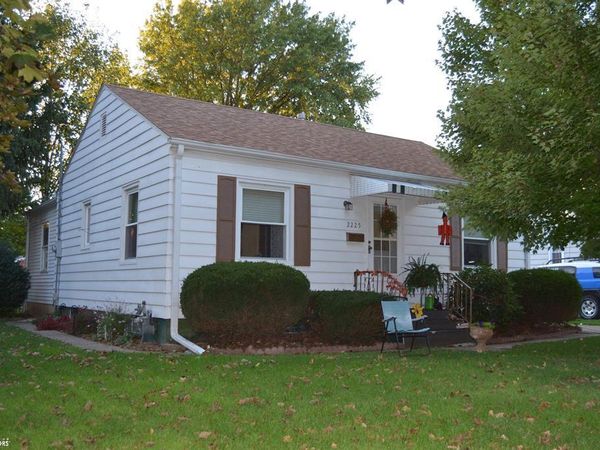 2225 S 3rd, Burlington, IA 52601