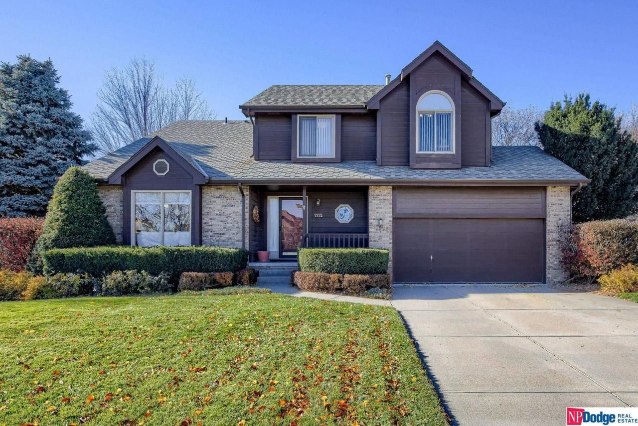 1112 Limerick Road, Papillion, NE 68046