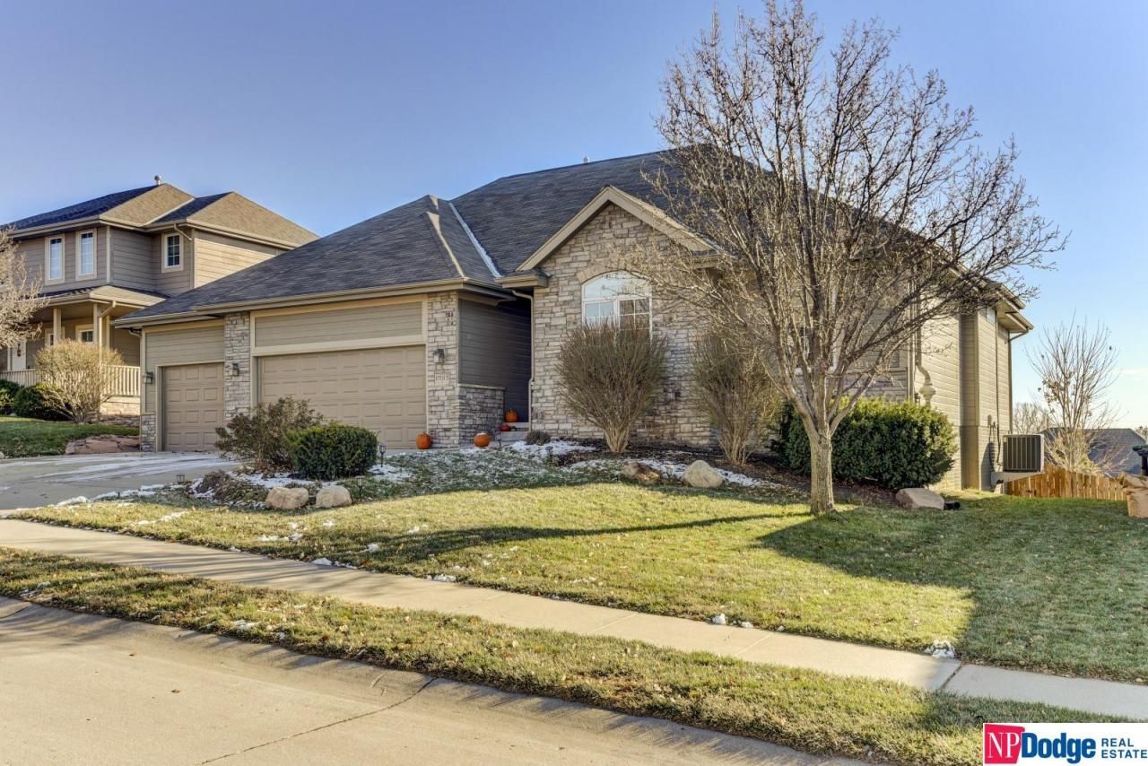 17015 Burdette Street, Omaha, NE 68116