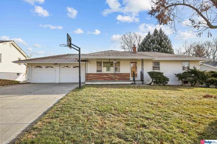 3311 N 206 Street, Elkhorn, NE 68022
