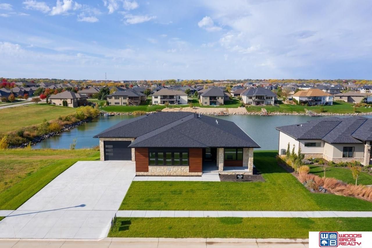 515 Deep Water Bay, Lincoln, NE 68527