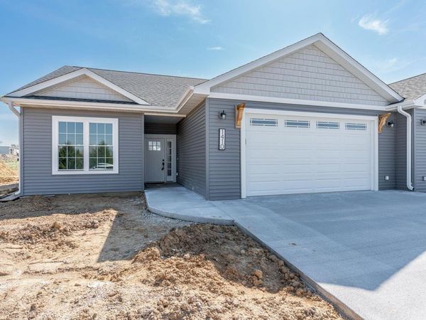 1410 REDWOOD DR., Muscatine, IA 52761