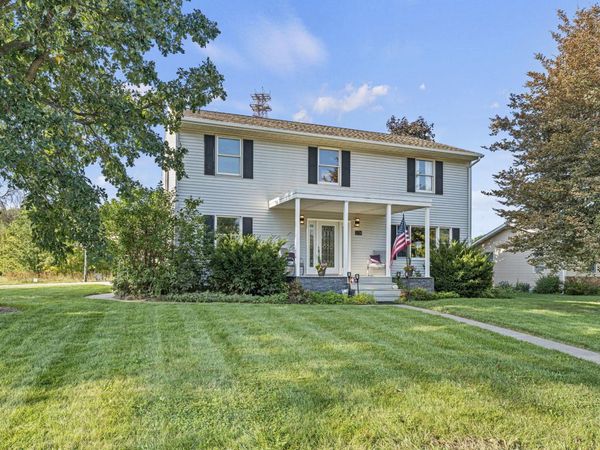 3330 MULBERRY AVE, Muscatine, IA 52761