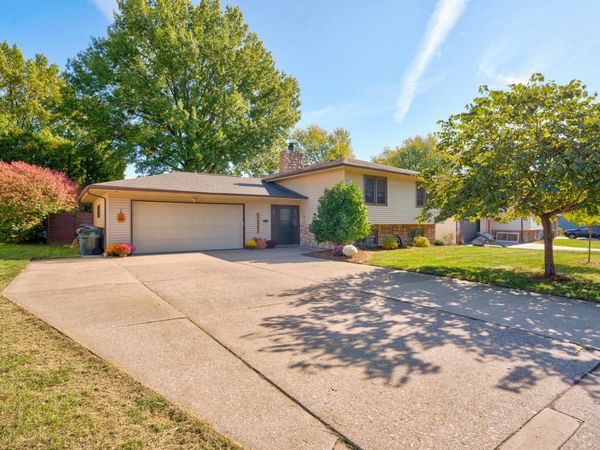 516 SUNRISE CIRCLE, Muscatine, IA 52761