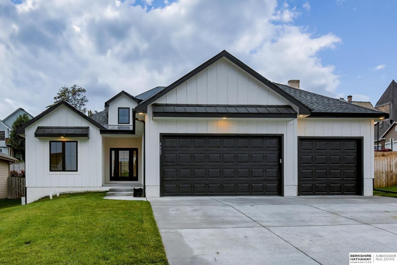 4607 Hansen Avenue, Papillion, NE 68133